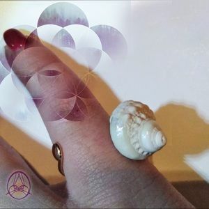 Pearlescent Seashell Ring